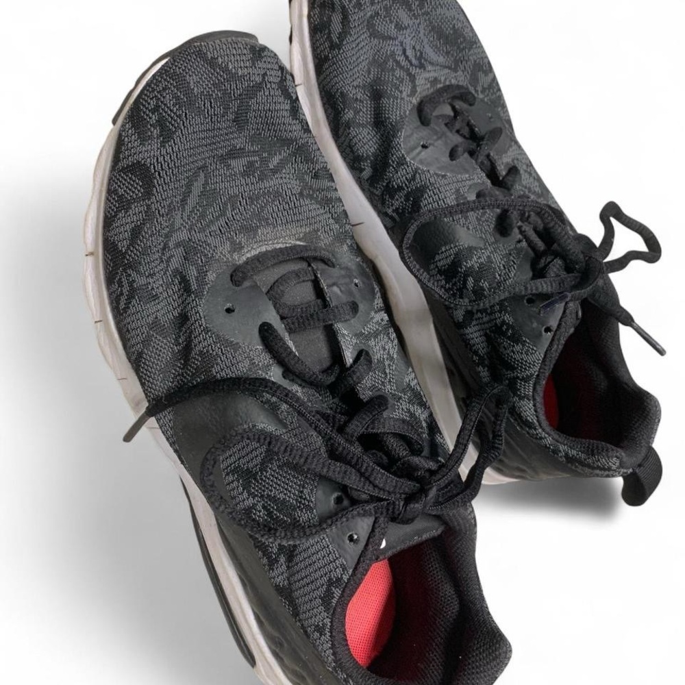 Women’s Nike Air Max black & grey trainers